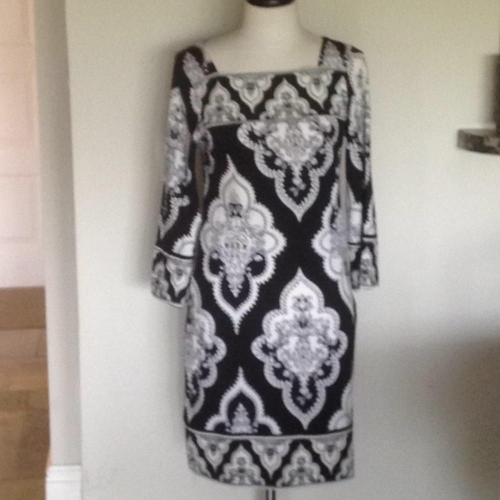 Dress  black/off white print sheath. Size M👗